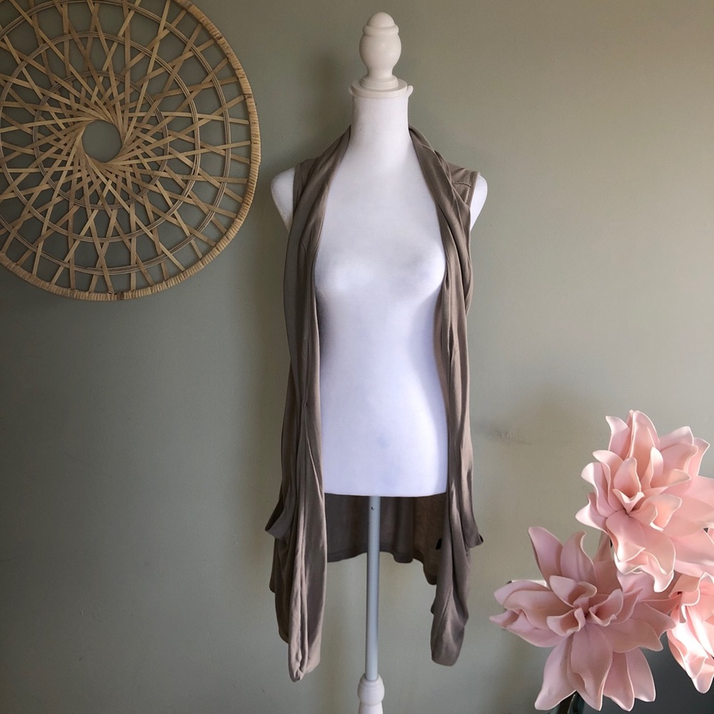 NWOT BCBGMAXAZRIA tan sleeveless top with pockets women size M - Picture 2 of 6